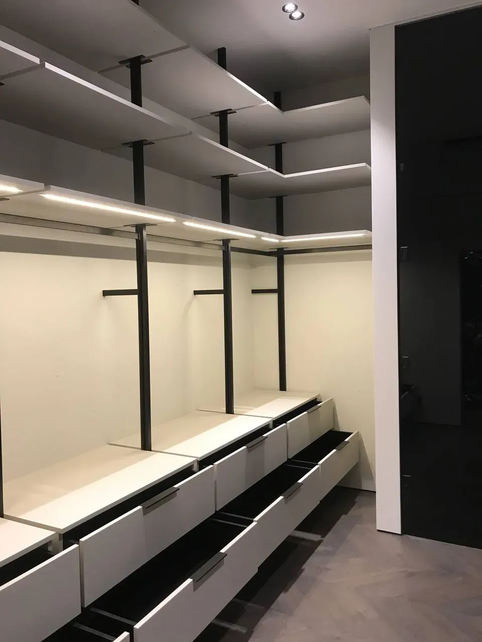 Nestandartiniai miegamojo baldai